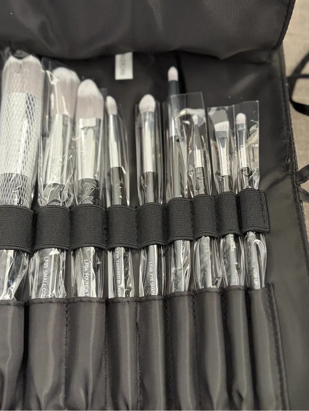 LaFeel x ENTHER Classic Pro 12-Piece Makeup Brush Set with Roll Case